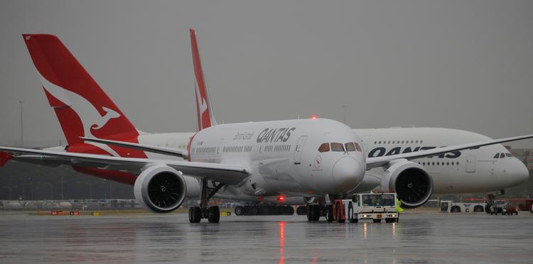 Der venter piloter og passagerer en 19 timer lang flyrejse, når det australske luftfartsselskab Qantas fredag tager hul på en historisk flyrejse uden stop fra den amerikanske storby New York til storbyen Sydney i Australien. Foto: Jason Reed/Ritzau Scanpix