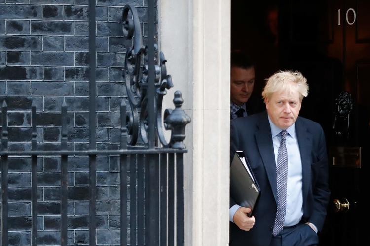Storbritanniens premierminister, Boris Johnson, der her forlader Downing Street 10, valgte ikke at underskrive et brev til EU om udsættelse af brexit. Foto: Tolga Akmen/Ritzau Scanpix