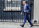 Storbritanniens udenrigsminister, Dominic Raab, mener, regeringen har stemmer nok til at få den reviderede brexit-aftale stemt igennem i parlamentets underhus.  Foto: Tolga Akmen/Ritzau Scanpix