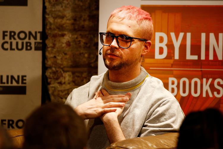 Whistlebloweren Christopher Wylie gav verden et skræmmende indblik i Cambridge Analytica's brug af Facebook-data.  Foto: Henry Nicholls/Ritzau Scanpix