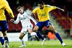 Her ses Mikkel Bischoff i kamp for Brøndby et lokalopgør med César Santin og FC København i 
    Superliga fodbold: FCK-Brøndby. FCKs César Santin i duel med Brøndbys Mikkel Bischoff. 
   Foto: Christian Klindt Sølbeck/POLFOTO