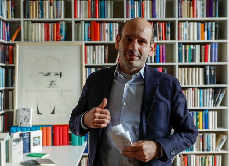 »Selvfølgelig ønsker vi og har vi brug for at tjene penge, men indhold og kvalitet kommer først«, siger Jonathan Landgrebe, direktør for Suhrkamp.
   Arkivfoto: Michele Tantussi