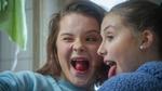 14-årige Ada leger med at tage selfies med sine veninde. Men en dag deler hun nøgenbilleder af sig selv med en fyr hun har mødt på nettet. Det skulle hun aldrig have gjort. 
