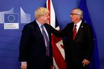 Der var kindklap til Boris Johnson, da han gik med på en skilsmisseaftale, senere kom de hårde ord fra formand Juncker-(Photo by Kenzo TRIBOUILLARD / AFP) Foto: Kenzo Tribouillard/Ritzau Scanpix