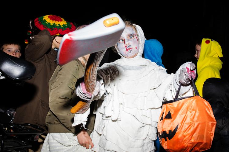 En britisk undersøgelse af halloweenkostumer viser, at 83 procent af dem indeholder plastik bl.a. i form af polyester. Foto: Emma Sejersen/POLFOTO