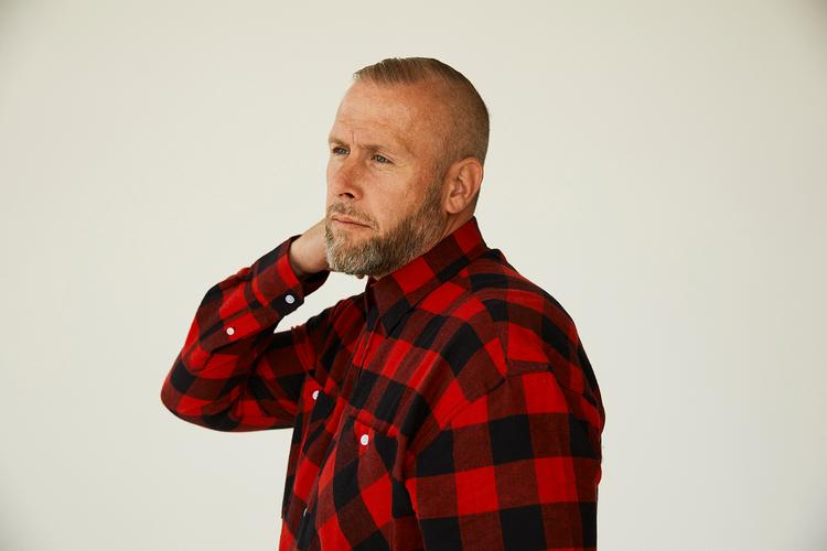 Liam O’Connor rapper om det »det danske mareridt« af skræmte ateister, sociale mediers falskhed og ømskindet krænkelseskultur. Uden at kunne give sin tordentale reel tyngde.  PR-foto Warner