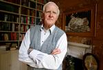 Forfatteren John le Carré er aktuel med en ny spændingsroman, 'Fri agent', der handler om spionen Nat, der skal finde vej gennem storpolitiske magtspil. Foto: Kirsty Wigglesworth/ASSOCIATED PRESS