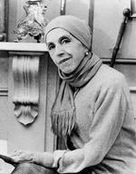 Karen Blixen ses her i hjemmet på  Rungstedlund. Billedet er fra februar 1957.   Foto: Lars Hansen/POLFOTO