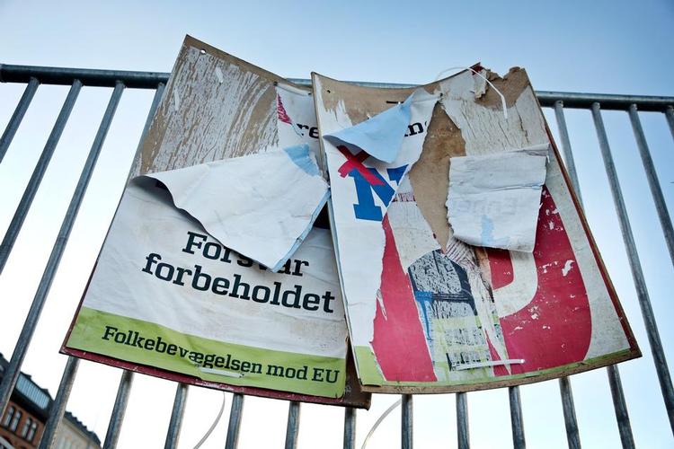 Valgplakater for og imod EU-forbeholdet ved folkeafstemningen i december 2015. Arkivfoto: Jens Dresling