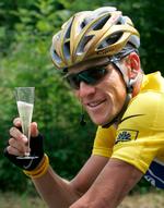   Lance Armstrong var cykelrytter i en tid, hvor en overvejende stor del af feltet brugte dopingstoffer som epo, testosteron, kortison og bloddopede sig. I feltet var Armstrong en tyran, der satte dagsordenen og satte opportunister på plads, hvis de ikke lige passede ind i hans planer.     Foto: Stefano Rellandini/Ritzau Scanpix