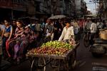 I Delhi i Indien kommer der hver time mere end 100 nye indbyggere i timen. Midt i 2020'erne forventes Delhi at overhale Tokyo som verdens største by.
   Foto: Bernat Armangue/Ritzau Scanpix