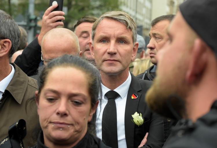 Den 47-årige Björn Höcke blev født i Vesttyskland og flyttede siden til delstaten Thüringen, hvor han i dag er formand for afdelingen af det højrenationale parti Alternative für Deutschland. Kritikere mener, at han dyrker en personkult omkring sig.  Foto: Jens Meyer/Ritzau Scanpix