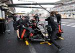 Kevin Magnussen i pitstopunder træningen til Mexicos Grand Prix i Mexico City. Hverken han eller holdkammerat Romain Grosjean kom videre fra første kvalifikationsrunde, Q1. Magnussen sluttede på en 17. plads.  Foto: Carlos Jasso/Ritzau Scanpix