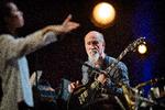 Det swingede mellem DR Big Band, gæstesolisten John Scofield og den nye dirigent, Miho Hazama, som levede sig ind i musikken fra start til slut. 
    
   Foto: Martin Lehmann/POLFOTO