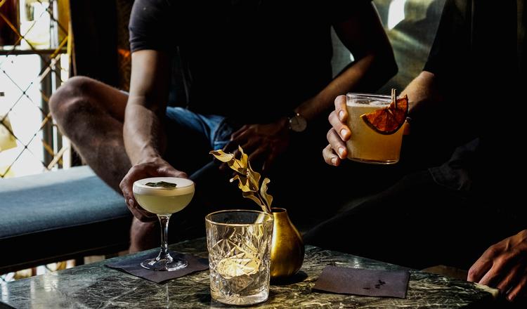 Pizzabaren Neighbourhood åbner et cocktail-laboratorium og har i den anledning fri bar fra 23 til 01 fredag 1. november.  Foto: Neighborhood PR