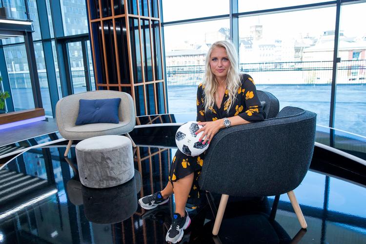 Josephine Høgh Pedersen er vært i 'Fodboldmagasinet'.  Foto: Bjarne Bergius Hermansen
