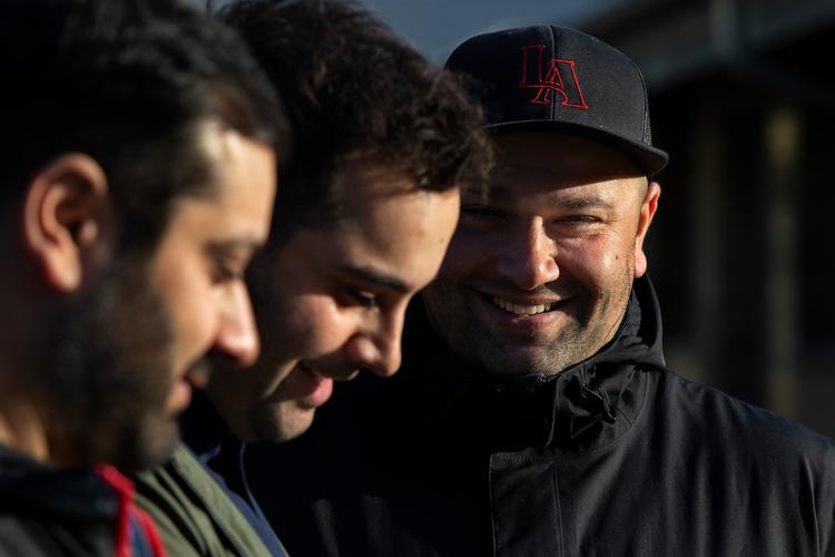 Mehdi Avaz (t.h.) er klanens storebror, ham de yngre brødre refererer til, og som i stor stil har været Avazbrødrenes ansigt udadtil. Det er i princippet ham, der instruerer, mens Misam producerer, og Milad skriver.    Foto: Finn Frandsen/POLFOTO