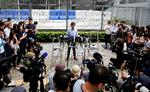 På et pressemøde i går gik Joshua Wong til angreb på beslutningen om at udelukke han fra distriktsrådsvalget i Hongkong.   Foto: Tyrone Siu/Ritzau Scanpix