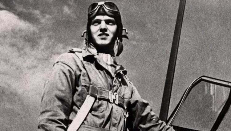 Den amerikanske jagerpilot med det danskklingende navn Philip Martin Rasmussen kæmpede bravt under angrebet mod Pearl Harbor i 1941. Foto: DR