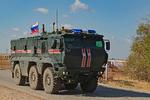 En russisk militærtransport ses her i Darbasiyah i Syriens nordøstlige provins, Hasakeh, Syrien.  Foto: Delil Souleiman/Ritzau Scanpix