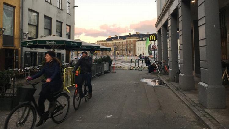 Hegnet er væk, men flere københavnske politikere vil gerne fastholde Lille Kongensgade som en fredeliggjort slentregade. 