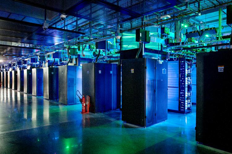 Millioner af oplysninger om os alle bliver gemt på virksomheders servere. Her er det Facebooks datacenter i Odense.  Foto: Jacob Ehrbahn/POLFOTO