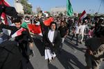 I begyndelsen af oktober udbrød der voldsomme demonstrationer i Irak. Mindst 257 har mistet livet, og over 10.000 er ifølge AFP blevet såret. Billedet er fra en demonstration i byen Kerbala tidligere i dag.  Foto: Abdullah Dhiaa Al-deen/Ritzau Scanpix