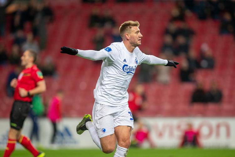 Udligningen til 1-1 mod FC Nordsjælland var Nicklas Bendtners første scoring i Parken siden 11. oktober 2013, da Bendtner scorede begge Danmarks mål i 2-2-kampen mod Italien.
   Foto: Jan Sommer