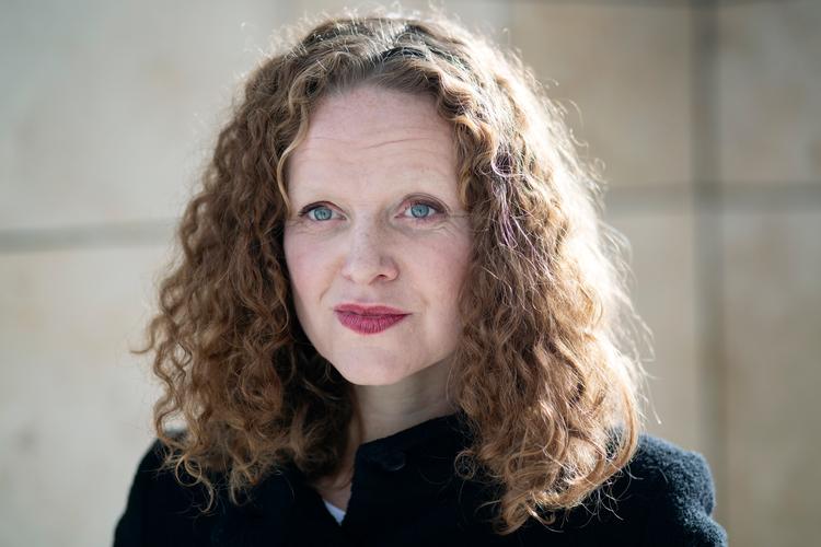 
Cia Rinne er aktuel med en opera, og det musikalske ligger i det hele taget til forfatterskabet. Når hun læser sine flersprogede digte op, er det ren musik. Foto: Mikkel Hørlyck/POLFOTO