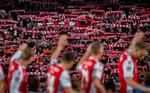 Sammenholdet mellem spillere og fans er stærkt i Union Berlin, der her demonstrerer sammenhold på Stadion an der Alter Försterei, hvor derbyet spllle i dag.
   Foto: John Macdougall/Ritzau Scanpix