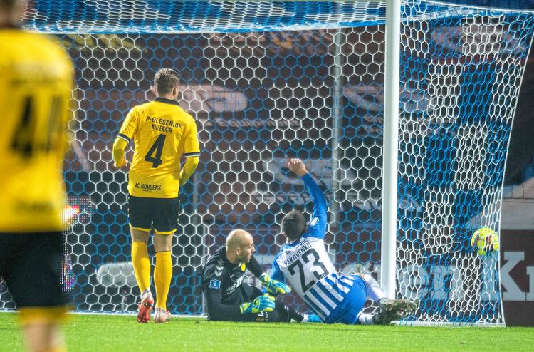 Efter 80 sekunder kom Yuri Yakovenko først på et fladt indlæg fra Joni Kauko og så var Esbjerg foran mod AC Horsens, der dog fik udlignet og et point med hjem.
   Foto: John Randeris/Ritzau Scanpix