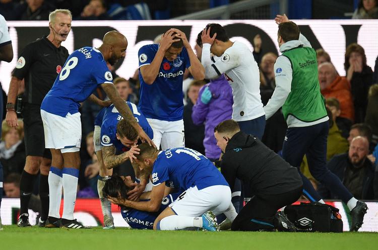 Det så uhyggeligt ud, da Andre Gomes brækkede den ene fod i søndagens Premier League-kamp, hvilket udløste et rødt kort til en chokeret Son Heung-Min. Foto: Oli Scarff/Ritzau Scanpix