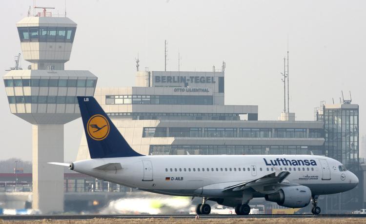 Det kan blive rigtig surt at skulle flyve med Lufthansa fra på torsdag og 48 timer frem. Flyselskabets kabinepersonale har varslet strejke.  Foto: John Macdougall/Ritzau Scanpix