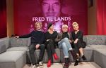 Med Lars Brygman (tv.), Marie Louise Tüxen og Ditlev Tamm i studiet skulle værten Ane Cortzen (th.) nå omkring de tre deltageres oplevelse af tre værker i tre forskellige genrer og nå at tale lidt om vores forhold til døden på 28 minutter.   Foto: DR