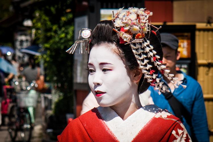 For nogle besøgende turister i Japan står en selfie med en geisha højt på listen. Og det er begyndt at skabe problemer. Særligt i Kyoto. Foto: Iñaki Pérez de Albéniz/Flickr Creative Commons