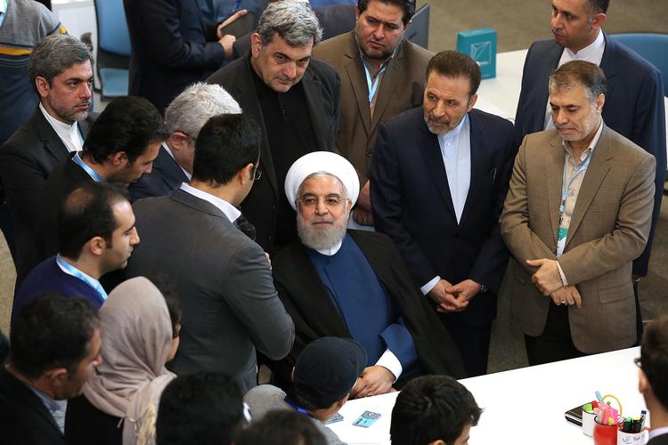 Irans præsident, Hassan Rouhani, fotograferet ved åbningen af en fabrik i Irans hovedstad, Tehran.  Foto: Ho/Ritzau Scanpix