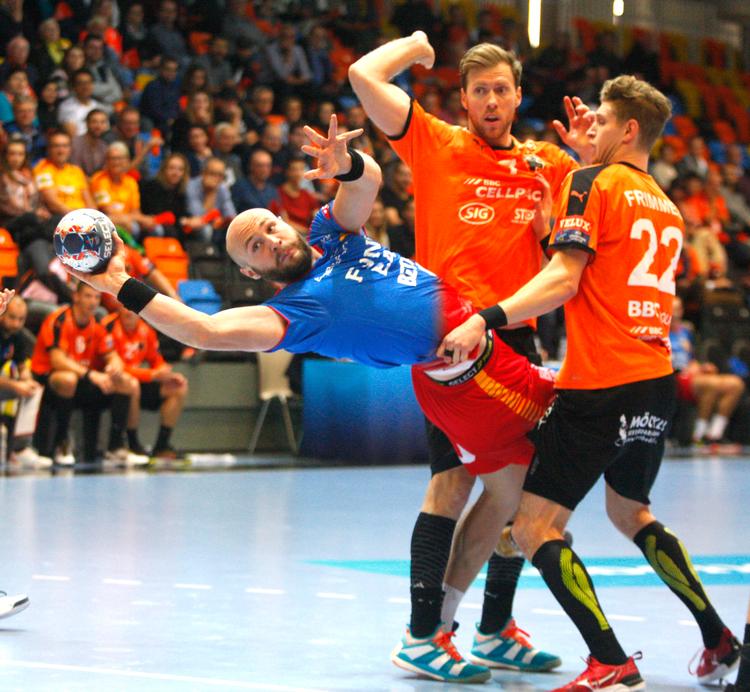 Oscar Bergendahl og resten af GOG-mandskabet ligger vandret for at klare sig godt i Champions League, men det koster kræfter og point i ligaen. Foto: sportxpress/Ritzau Scanpix