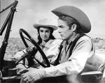 James Dean og Elizabeth Taylor ses her i en scene fra 'Giganten' fra 1956.    Foto: Ho/Ritzau Scanpix