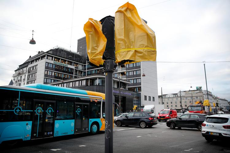Den seneste tid har signalerne været dækket til, men poserne er nu fjernet efter der er kommet lys i lamperne. Foto: Jens Dresling/POLFOTO