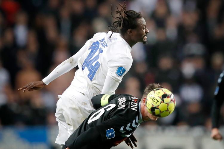 Dame N'Doye er en af Superligaens mest frygtede angribere. Han er fysisk stærk og næsten umulig at få bolden fra. Foto: Jens Dresling/POLFOTO