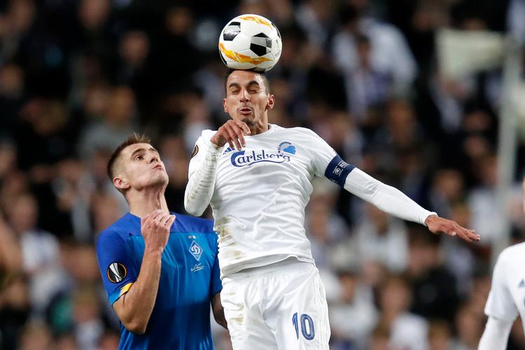 FCK-anfører Carlos Zeca, der netop har forlænget sin kontrakt, begik det straffespark, som Dinamo Kijev dog brændte. 
   Foto: Jens Dresling/POLFOTO
