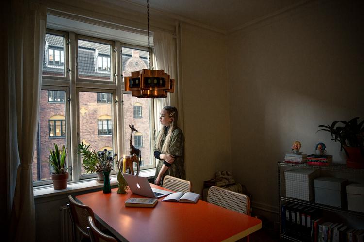 Uddannet humanist, Lea Tolstrup, har ført dagbog fra sine to år på dagpenge. Foto: Nima Taheri/POLFOTO