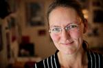 Ellen Eichhorn er 42 år og bor i København. Hun kom til Danmark lidt ved et tilfælde, da hun ville rejse ud som au pair. Det var langt lettere at få arbejde i Danmark end i det genforenede Tyskland, og så blev hun.
   Foto: Jens Dresling/POLFOTO