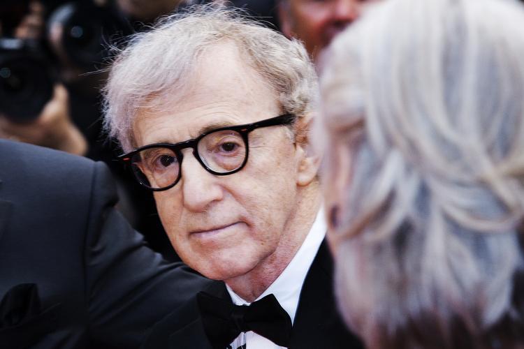 Woody Allen og Amazon skulle have gennemført et samarbejde, hvor han stod i spidsen for fire film. Men instruktøren blev droppet af Amazon, som han mener brugte gamle og 'ubegrundede' beskyldninger om, at han havde udnyttet sin adoptivdatter, Dylan Farrow. Foto: Lærke Posselt/POLFOTO