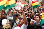 Demonstranter har natten til søndag dansk tid stormet redaktionslokaler, der tilhører to statsejede medier i Bolivias hovedstad, La Paz. Foto: Carlos Garcia Rawlins/Ritzau Scanpix