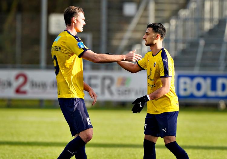 Edgar Babayan (th.) skabte en vis lettelse hos hjemmeholdet, da han søndag for Hobro i tillægstiden havde udlignet til 2-2. 
   Foto: Henning Bagger/Ritzau Scanpix
