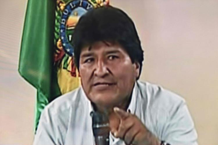 » Jeg fratræder mit embede som præsident«, siger Evo Morales i en tv-transmitteret tale. Foto: Ho/Ritzau Scanpix