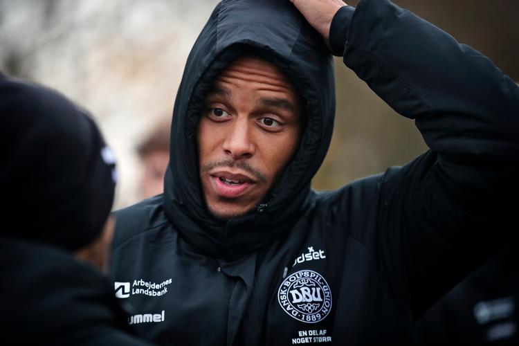 Den danske landsholdsspiller Mathias 'Zanka' Jørgensen svarede mandag på spørgsmål, da spillerne mødte pressen i holdlejren før to EM-kvalifikationskampe.
   Foto: Jens Dresling/POLFOTO