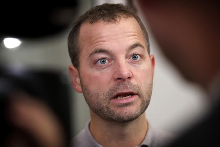 
  »Fordi vi nu er enige om, at det er en statslig myndighed, der skal afgøre sagerne på sigt, så er vi klar til - i en overgangsperiode - at lade de første sager afgøre hos kommunerne«, siger Morten Østergaard. Foto: Jens Dresling/POLFOTO