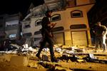 Palæstinensiske sikkerhedsstyrker foran Baha Abu Al-Attas hjem efter angrebet.  Foto: Mohammed Salem/Ritzau Scanpix